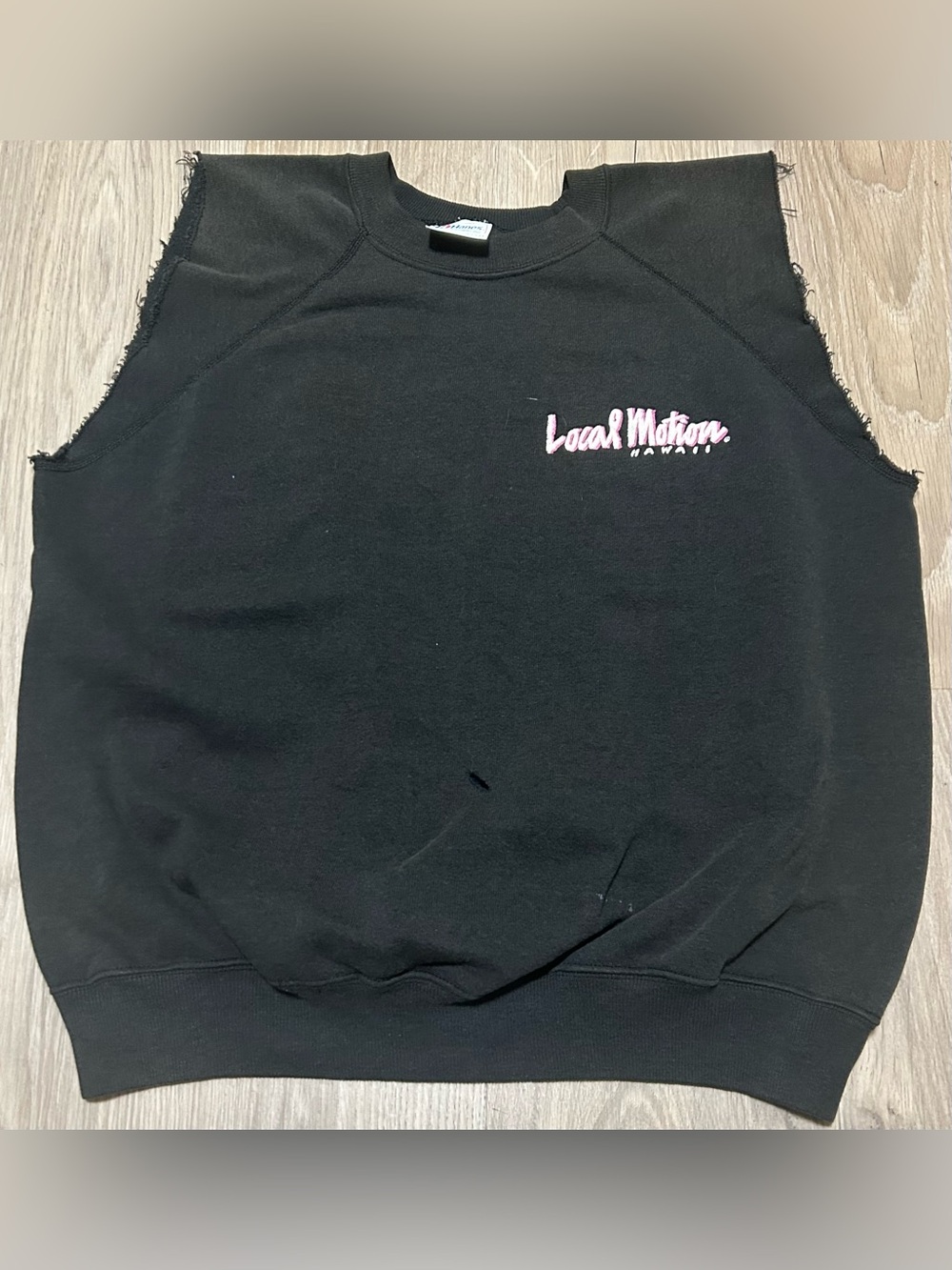 Vintage 80’s sleeveless crewneck with front and back logo “local motion Hawaii”